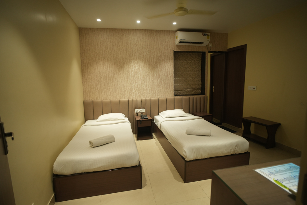 hotel near new market kolkata