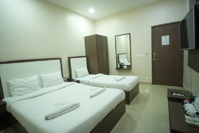 Triple Bed Room Hotel in Kolkata